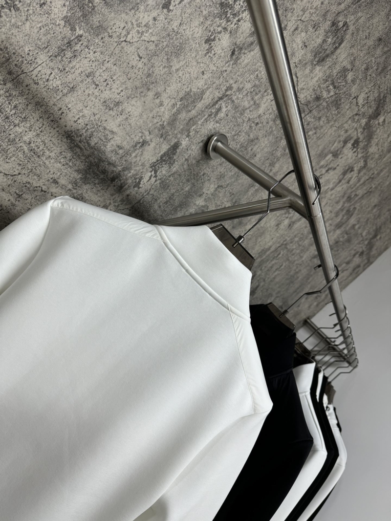 Pra*a outwear
